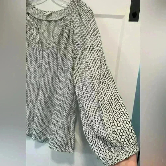 SOFT JOIE Yone Challis Rayon Peasant White/Black Tile Print Blouse Size Small - Picture 6 of 10